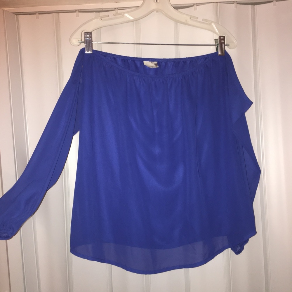 Off shoulder long sleeve blouse